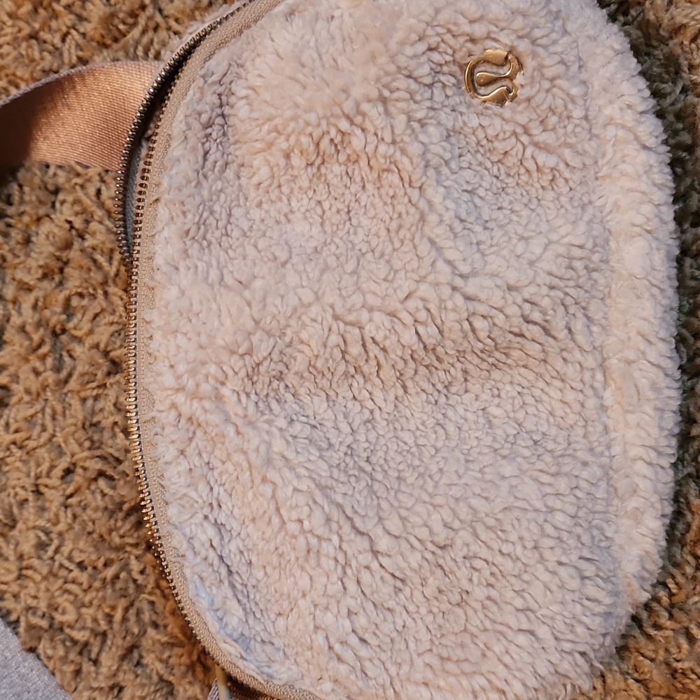 Lululemon Athletica Tan Sherpa Belt Bag - Picture 3 of 11